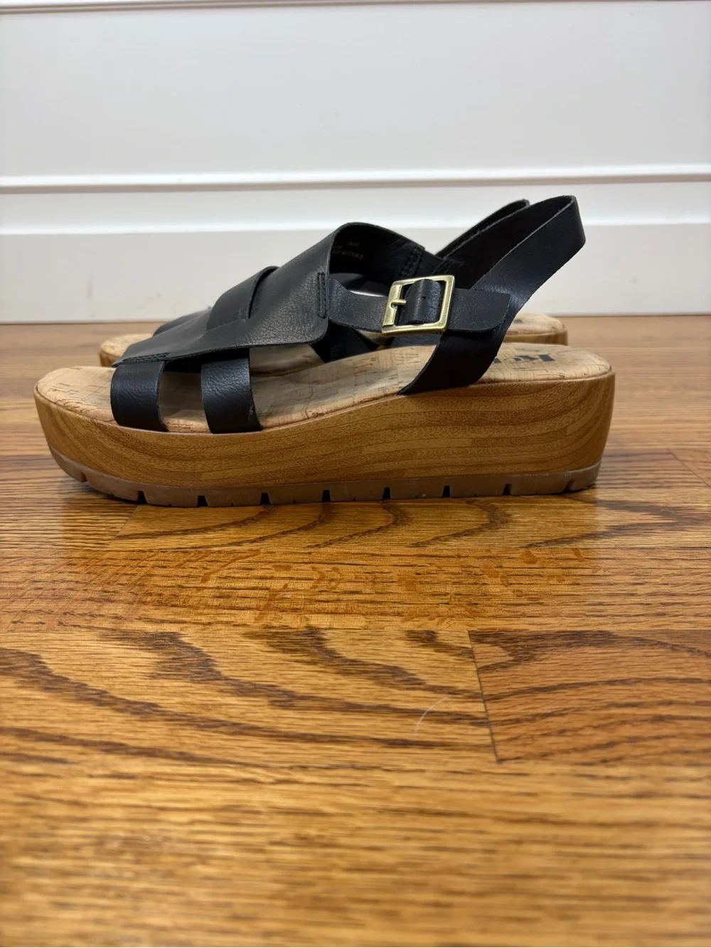 Korks Lynda Platform Cork Wedge Sandal Black Leather (9)